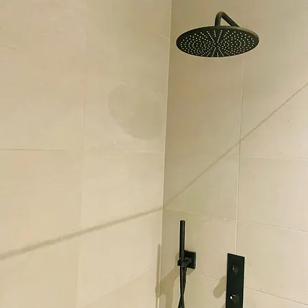 Beautiful One Bedroom In Center W Terrace & Parking Appartement *