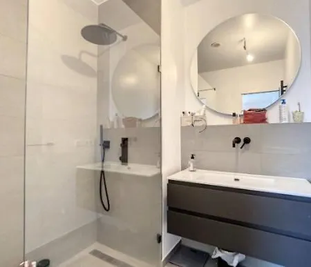 Beautiful One Bedroom In Center W Terrace & Parking Appartement