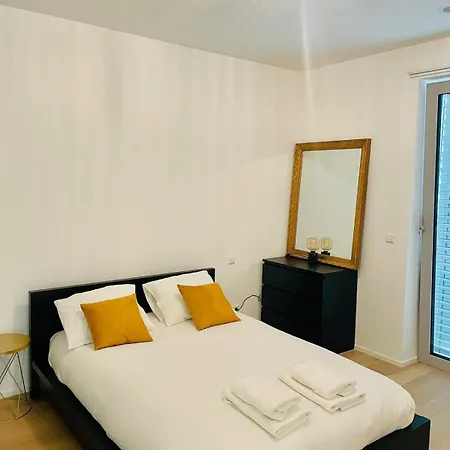 Beautiful One Bedroom In Center W Terrace & Parking Appartement *