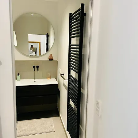 Beautiful One Bedroom In Center W Terrace & Parking