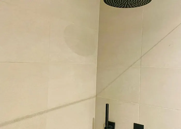 Beautiful One Bedroom In Center W Terrace & Parking Apartament *