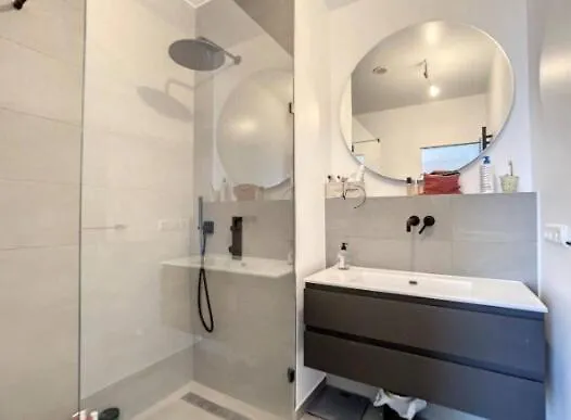 Beautiful One Bedroom In Center W Terrace & Parking Apartament