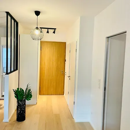 Beautiful One Bedroom In Center W Terrace & Parking *